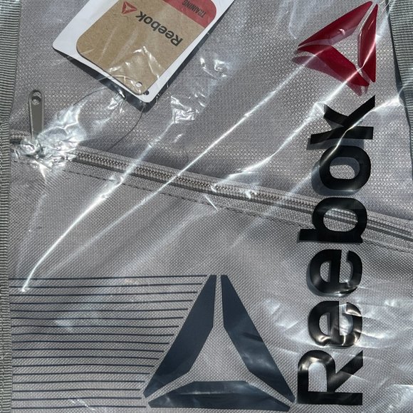 Reebok Foundation Grip Duffel Bag Medium Gray EH5558 New - Picture 7 of 7